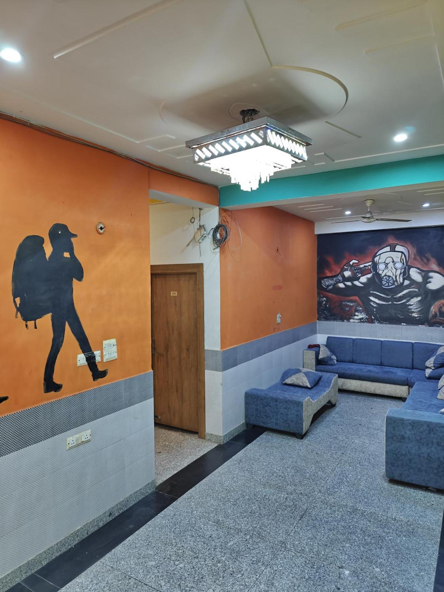 Bedweiser Backpackers *