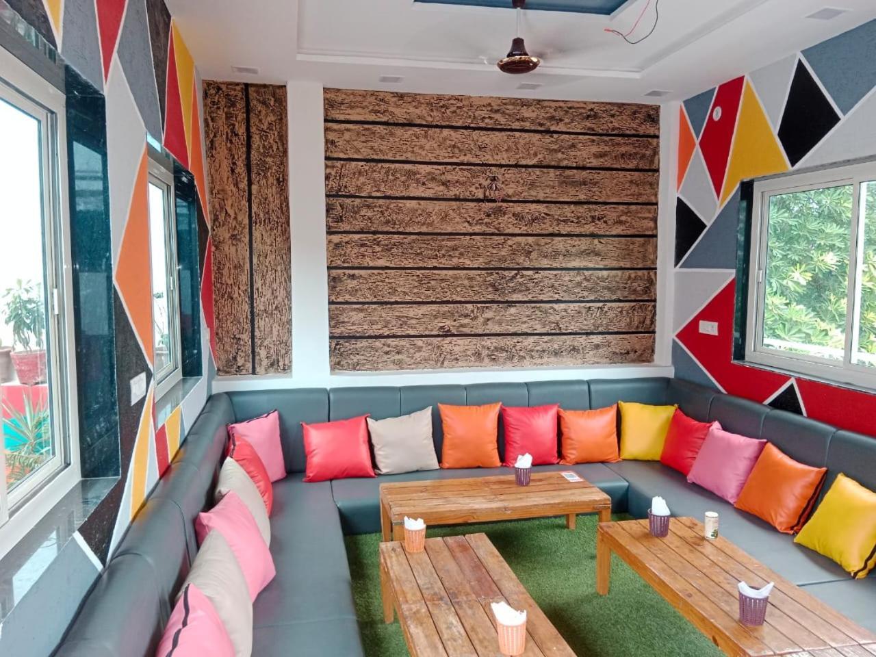 Bedweiser Backpackers Hostel *
